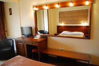 Отель Hotel Ana Констанца Двухместный номер с 1 кроватью или 2 отдельными кроватями-13